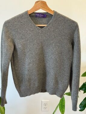 Ralph Lauren Purple Label Women's Grey V-Neck Cashmere Sweater